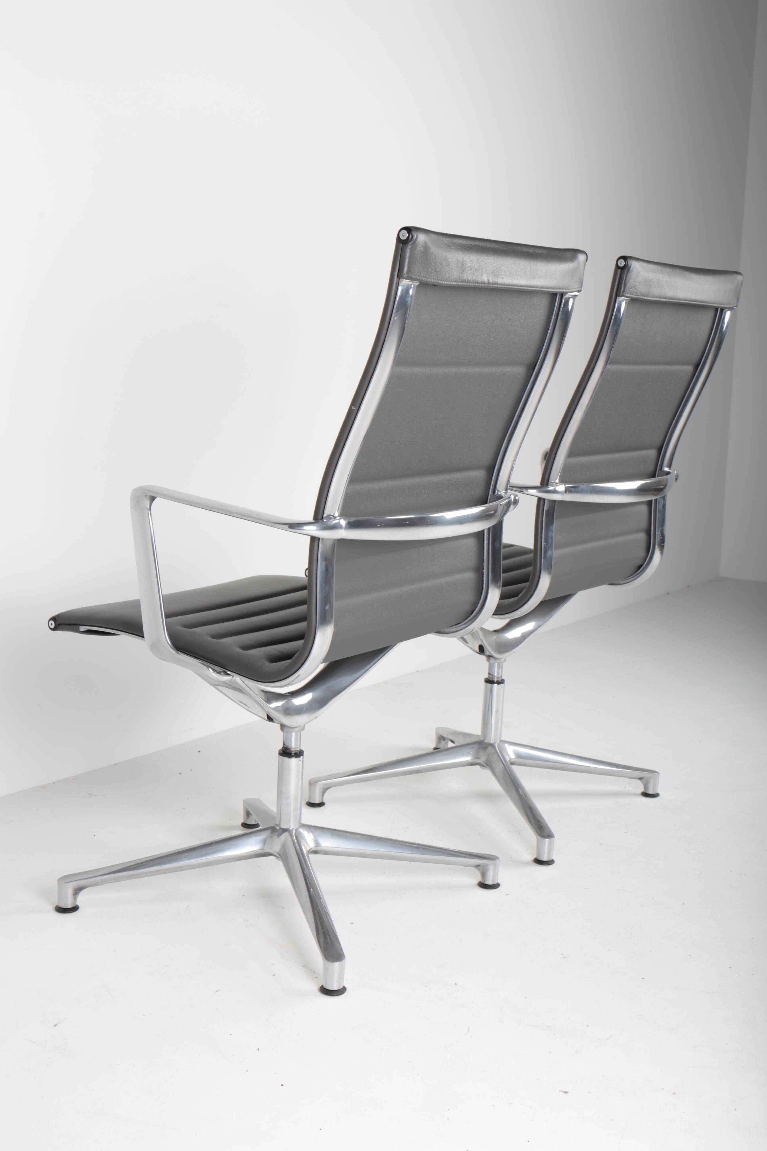 Paire de fauteuils de bureau ICF Una Chair Management