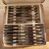 Coffret de 24 couteaux en corne