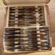 Coffret de 24 couteaux en corne