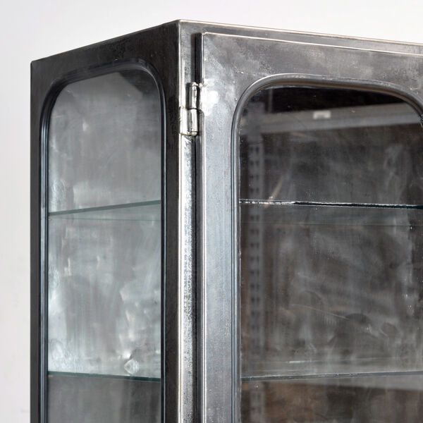 Cabinet médical vintage, années 1970