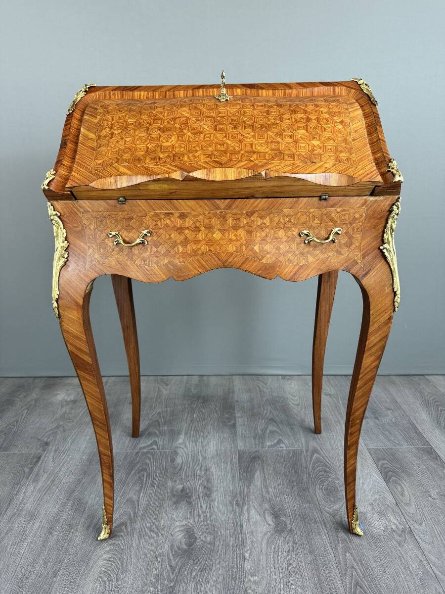 Secrétaire à pente en marqueterie, fin XIXe siècle