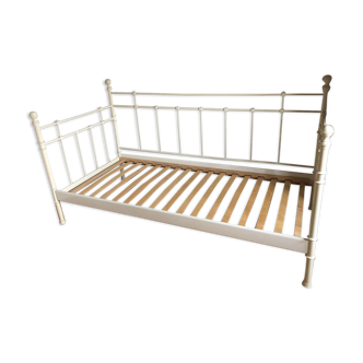 1-place white wrought iron bed