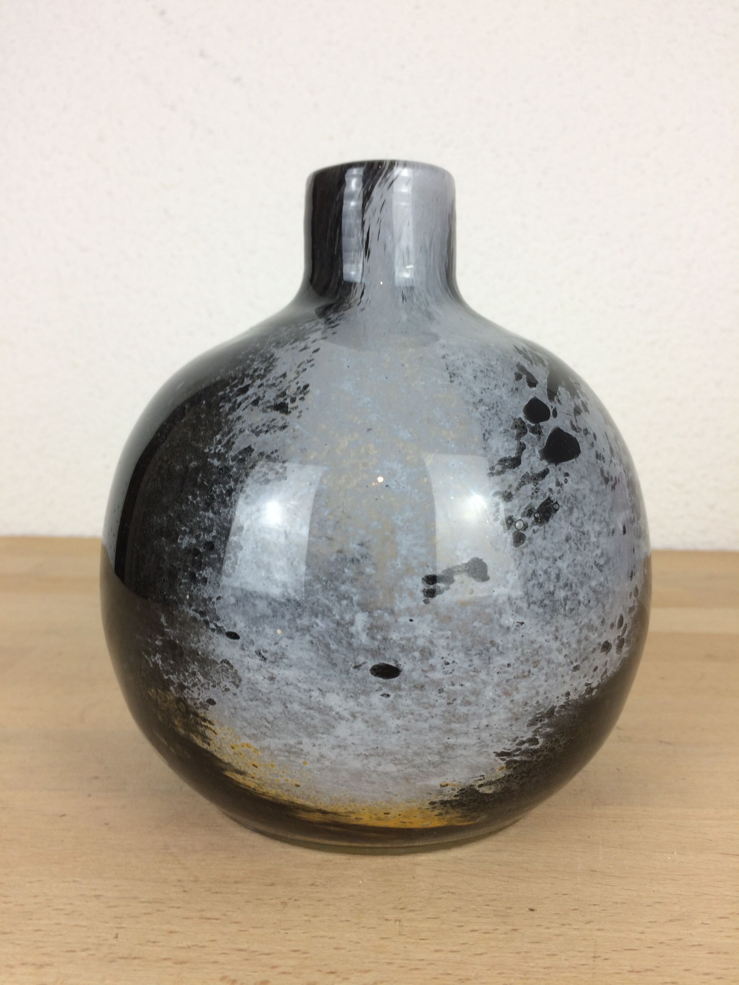 Polychrome ball vase in blown glass