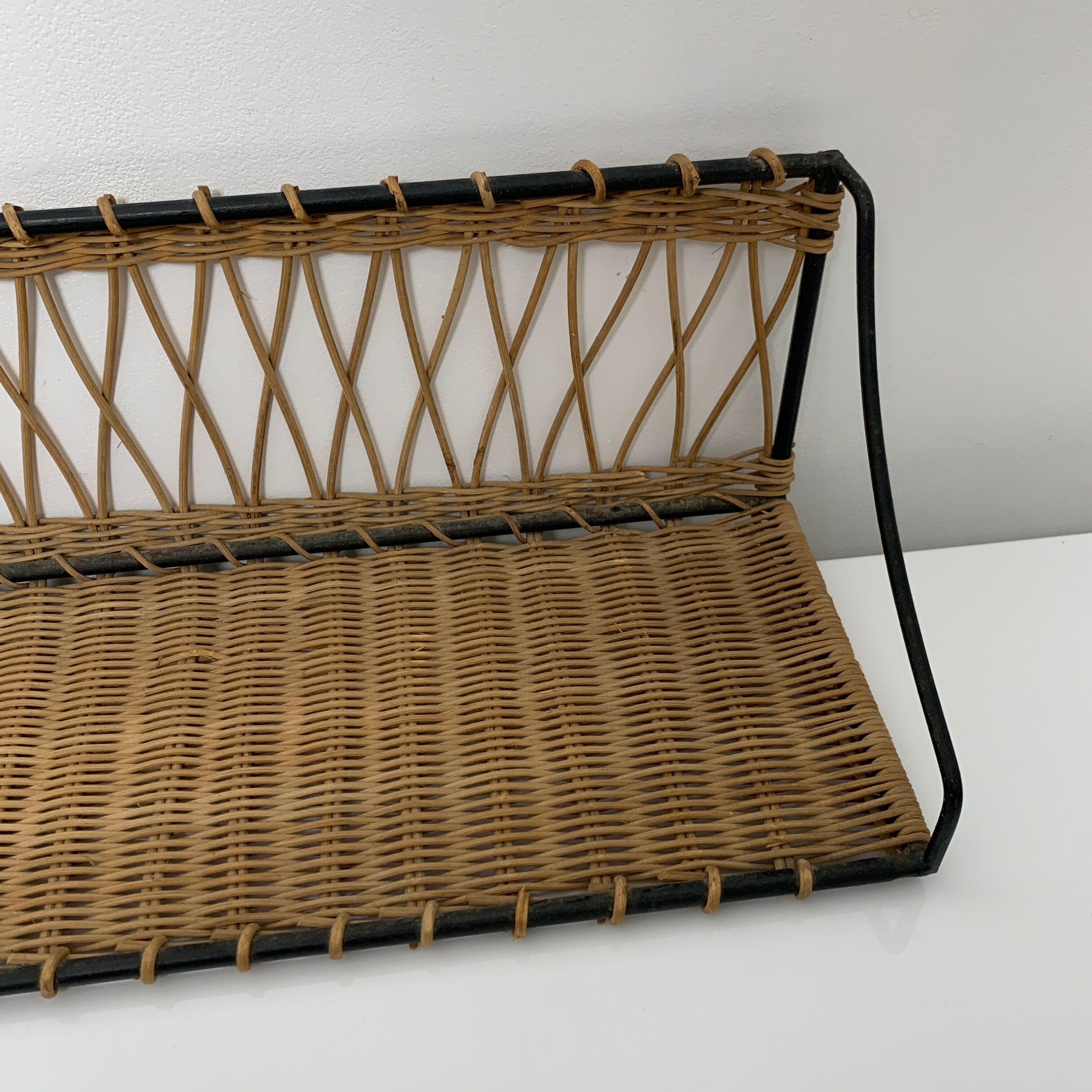Wall floor in iron and rattan