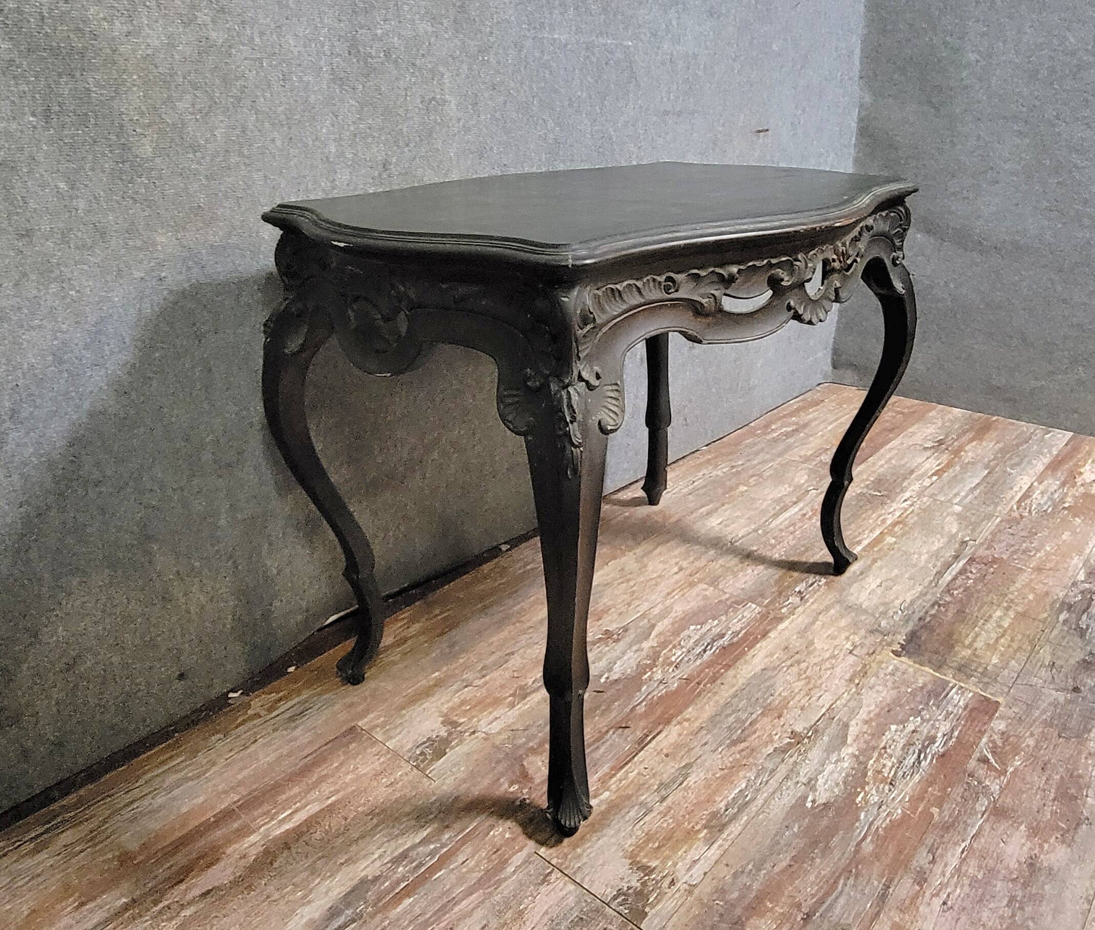 Antique desk in the Louis XV style, resting on four curved legs.