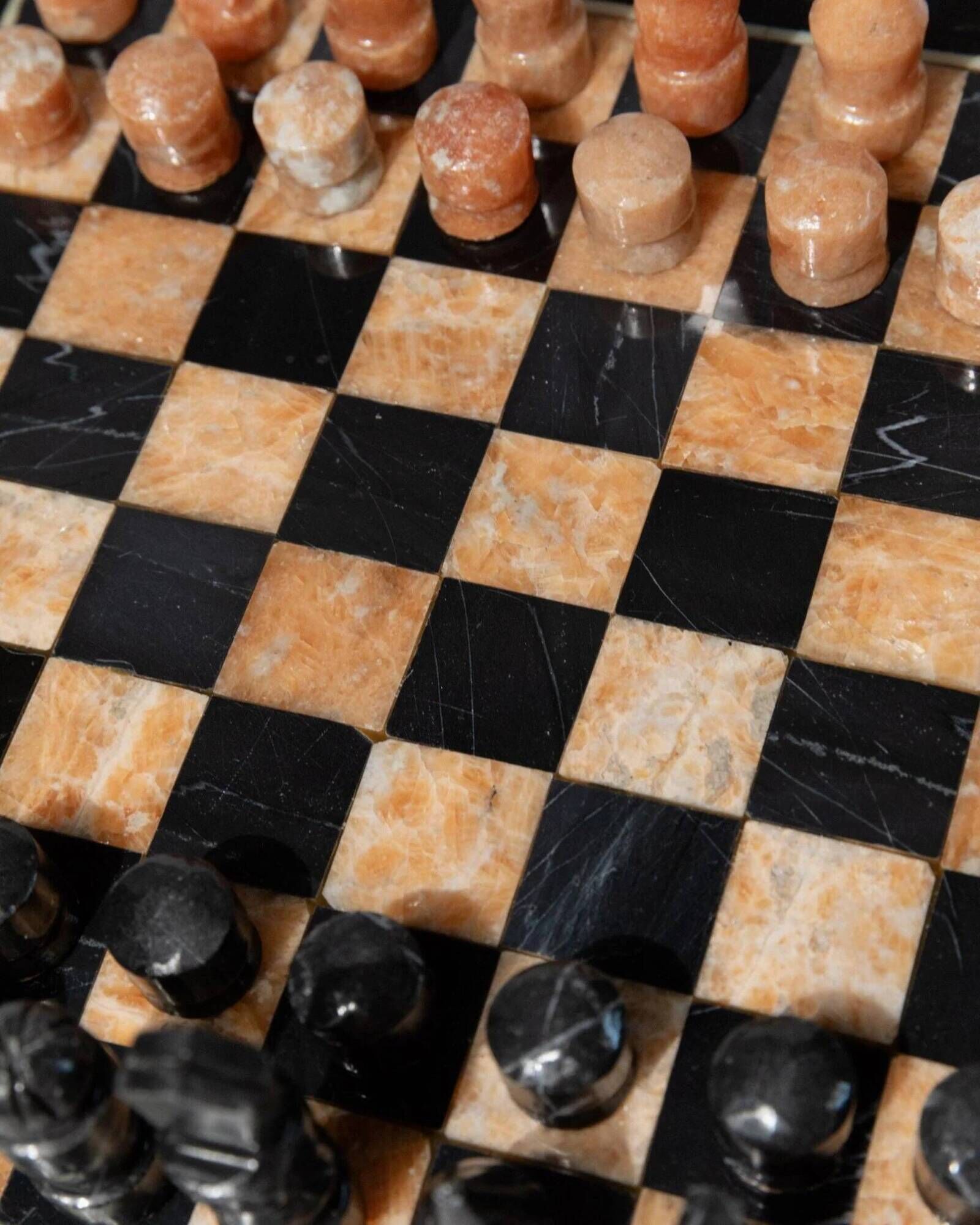 Vintage Peach-and-Black Marble Chessboard with Stone Pieces, Italian 1960s Design – Elegant Gift