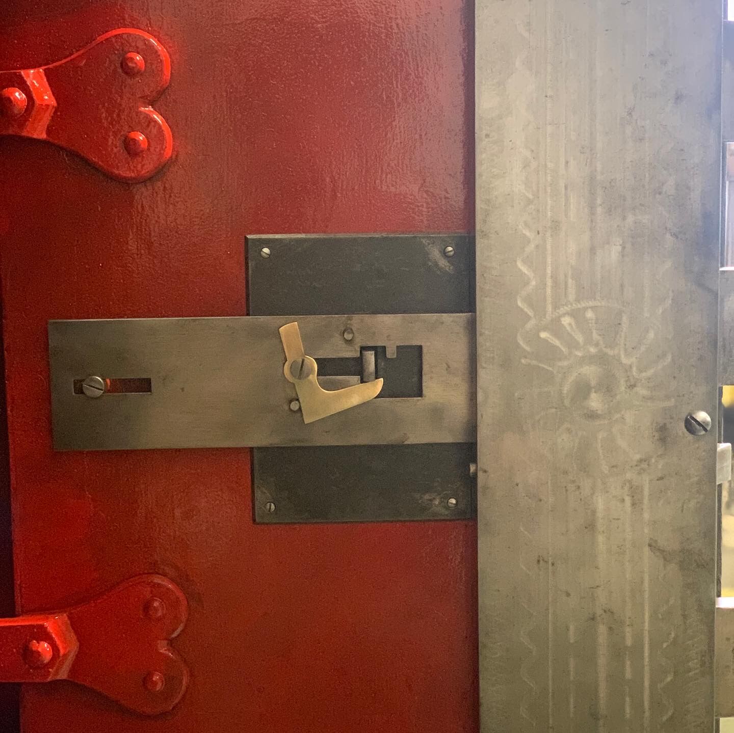 Old safe Félix Allard 1880