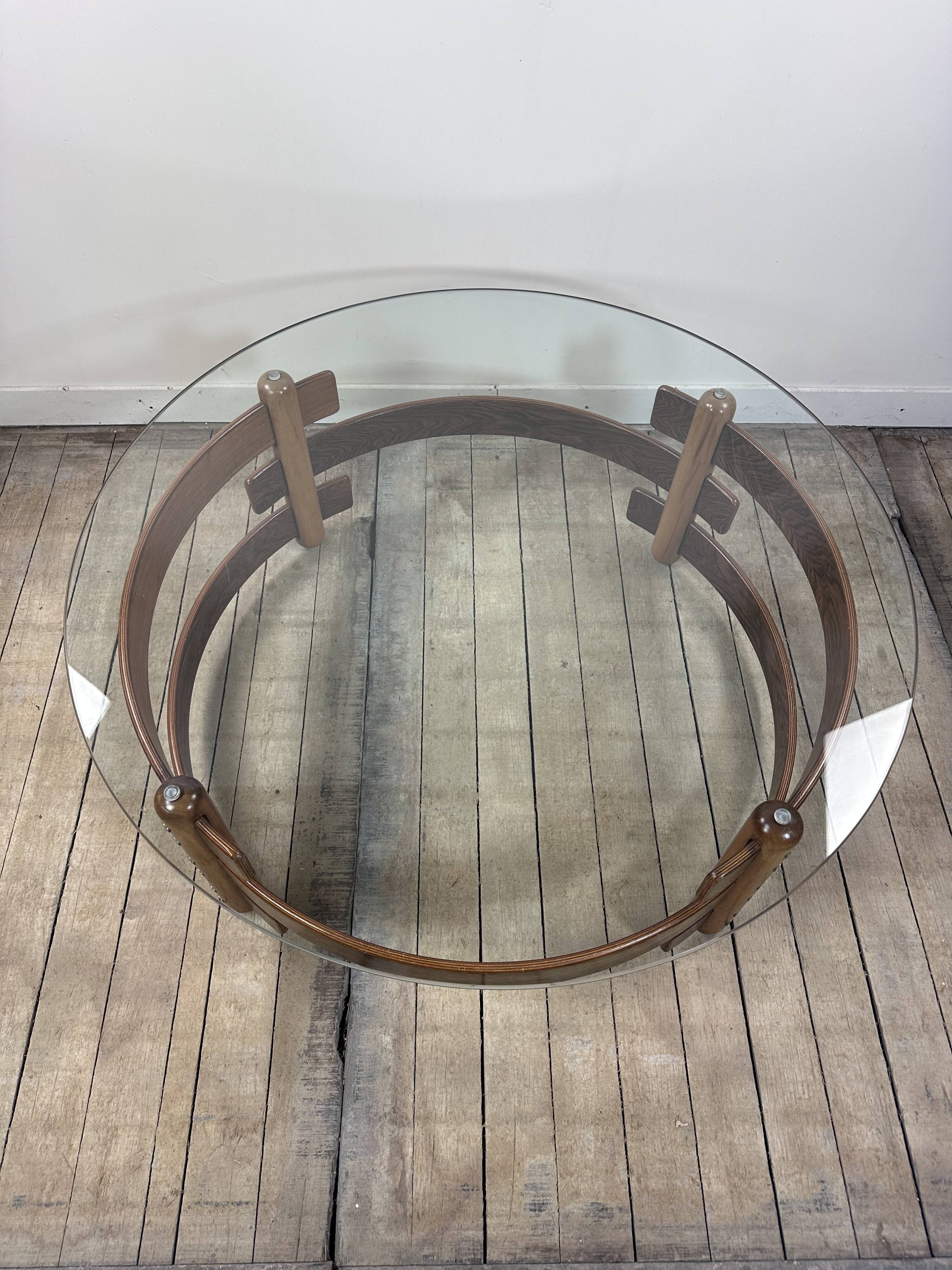 Table basse ronde scandinave en teck 1970