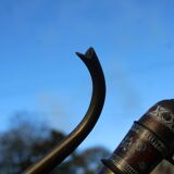 Verseuse orientale en laiton gravé – H29 cm x L22 cm x P7 cm