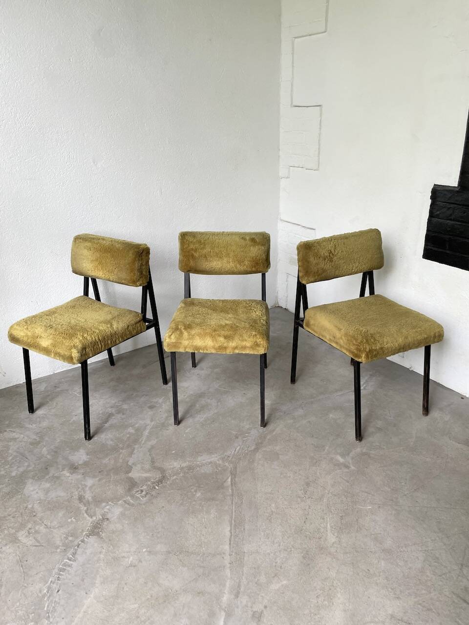 Set de trois chaises années 50
