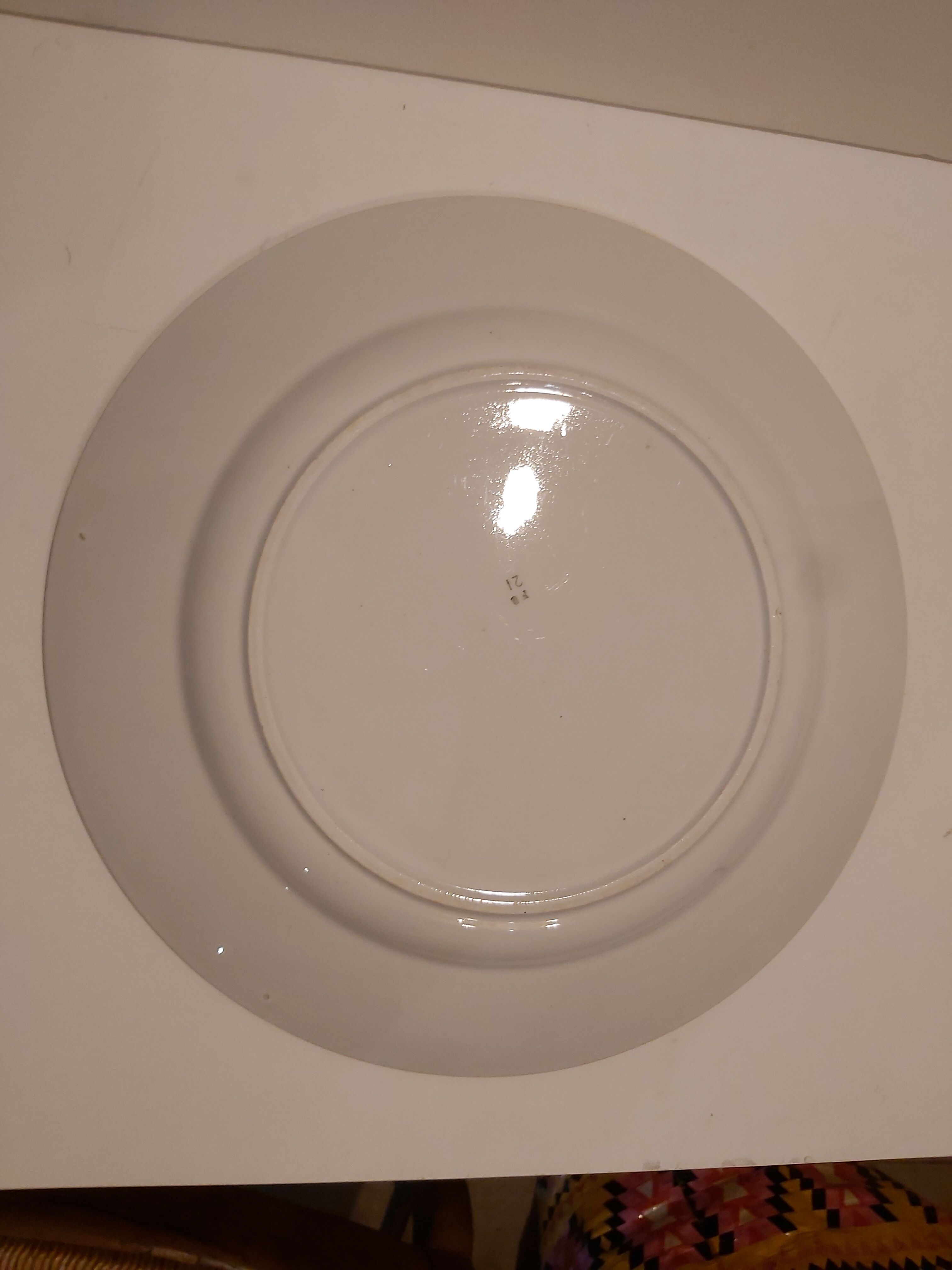 Round dish Basque décor