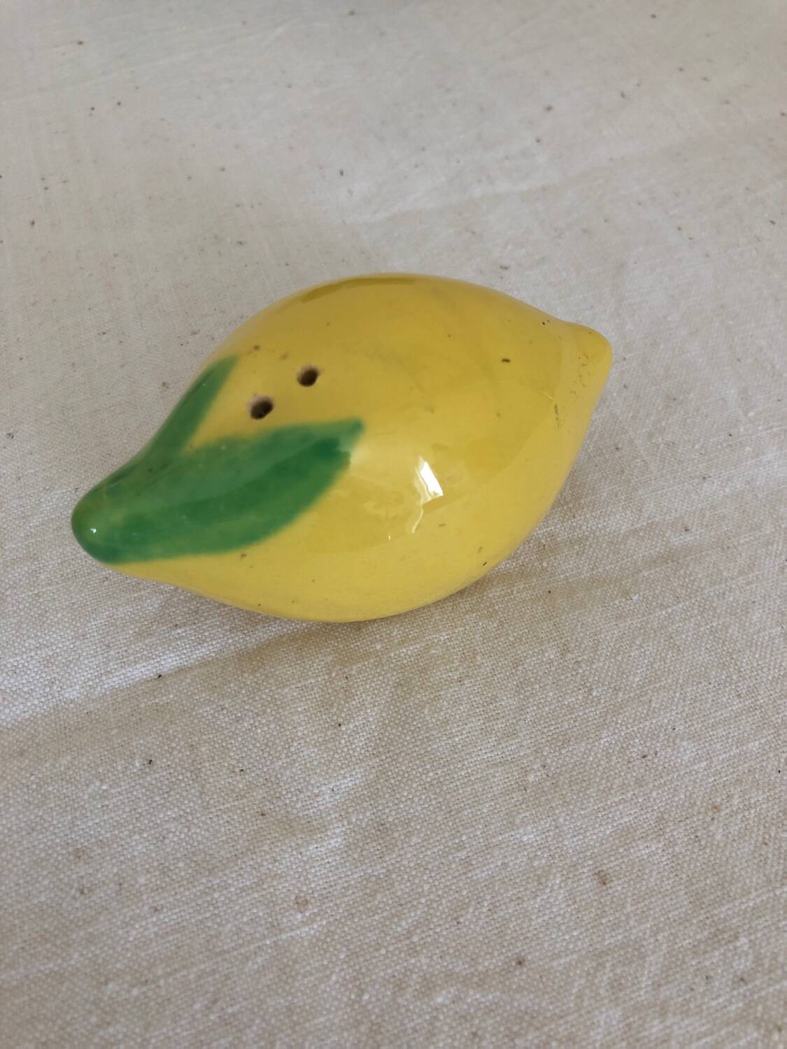 Lemon-shaped slip salt shaker