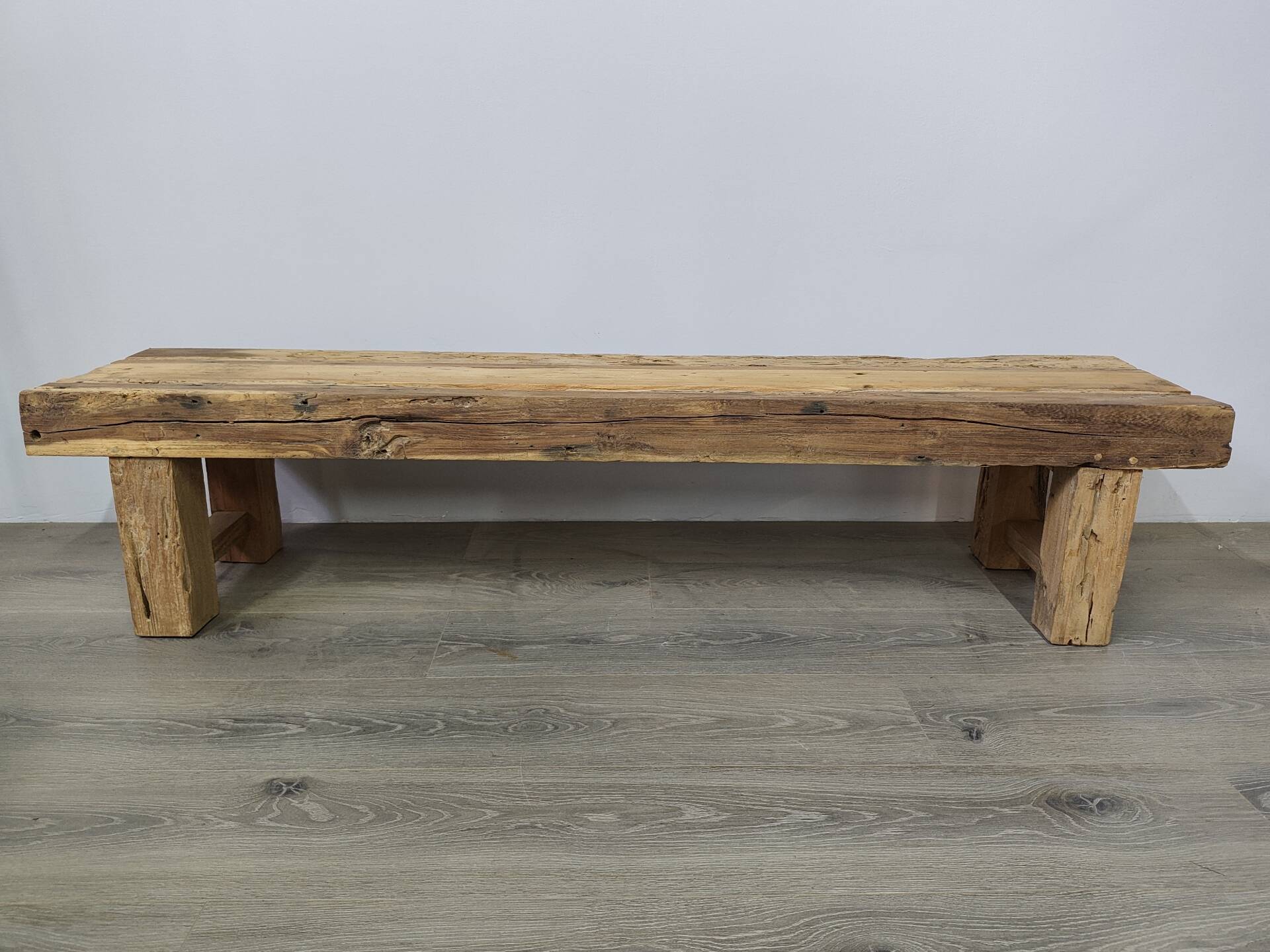 Banc en bois brut ancien