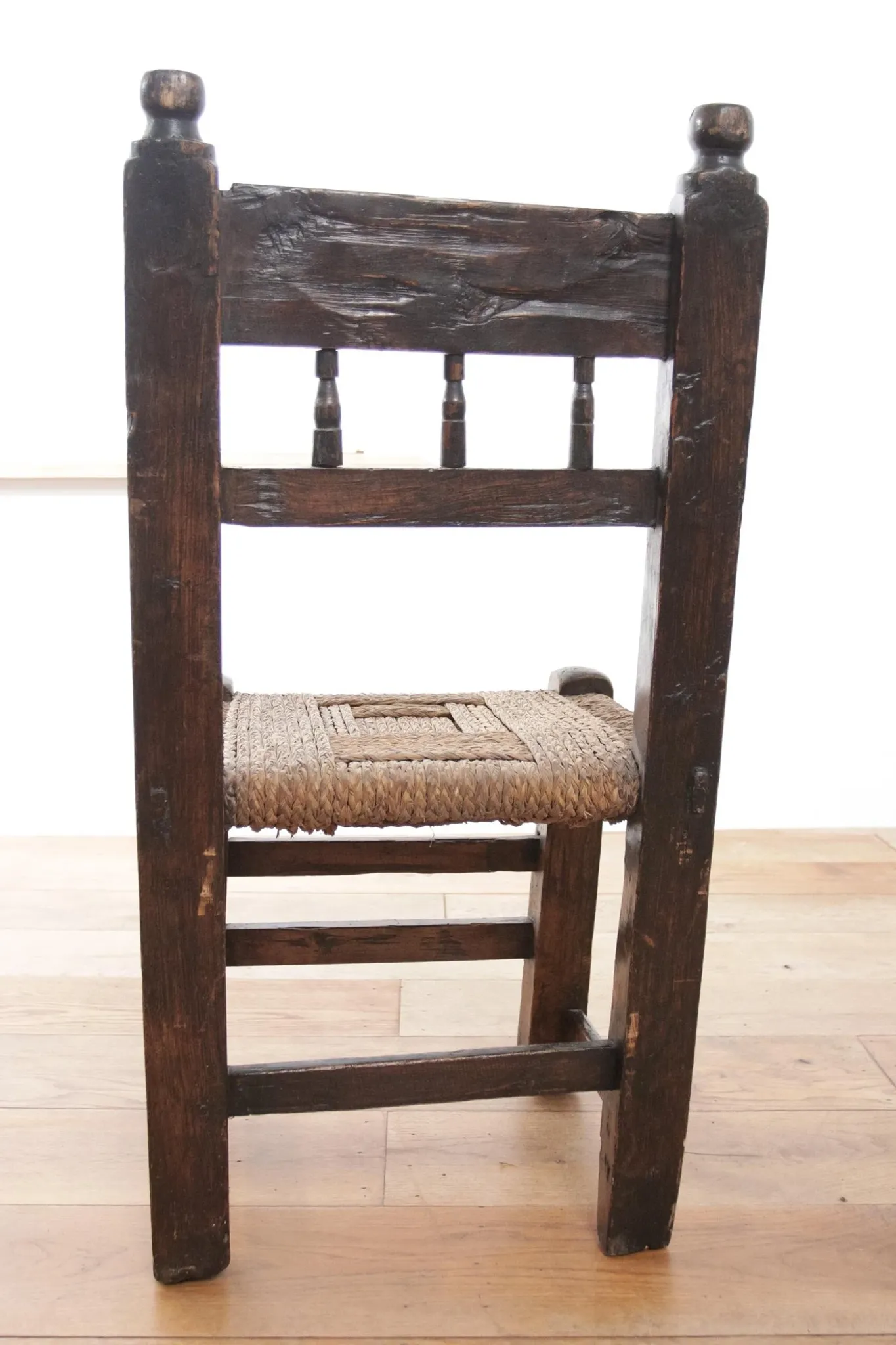 17th-century farmhouse chair with carved motifs – wabi sabi