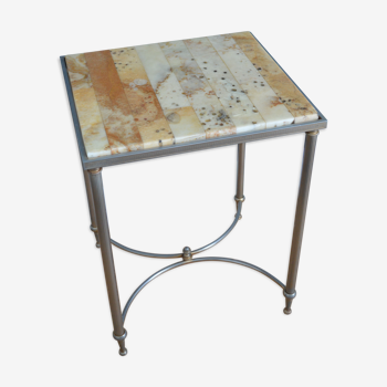 Table d'appoint en métal et laiton et tablette en marbre