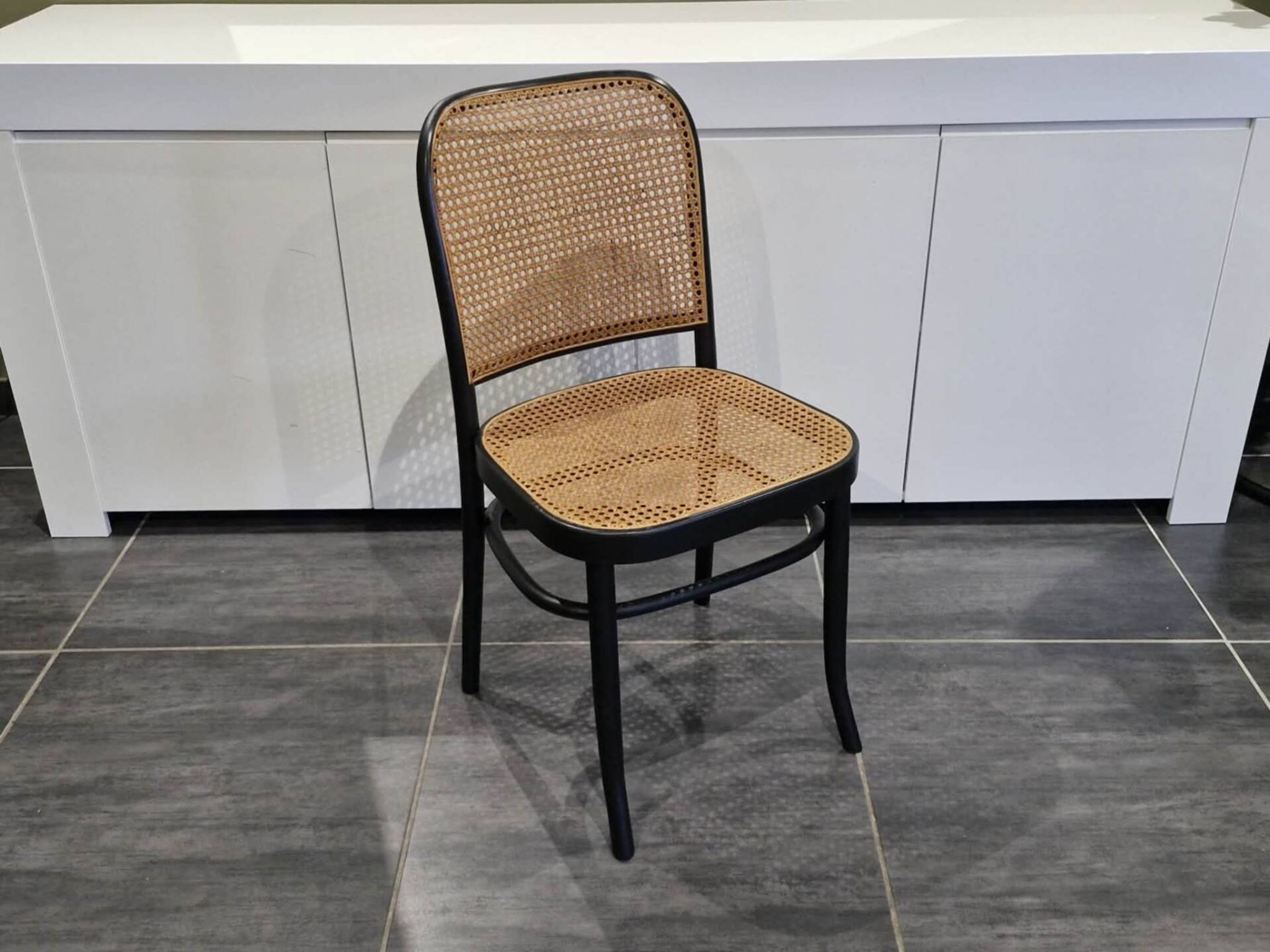 Lot de 4 chaises n°811 d’après Hoffmann, années 1990
