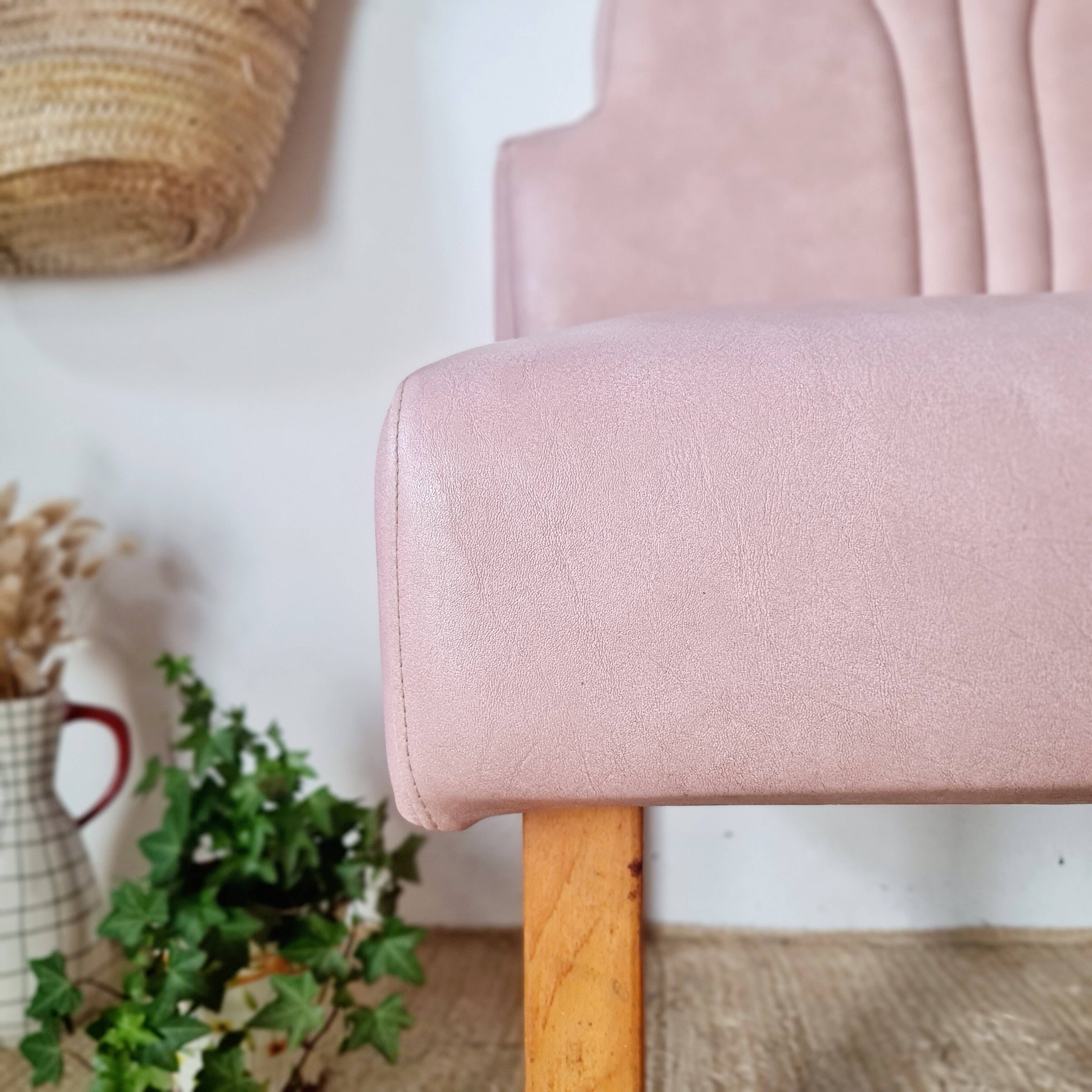 Vintage fan-back armchair – Art Deco style – Powder pink