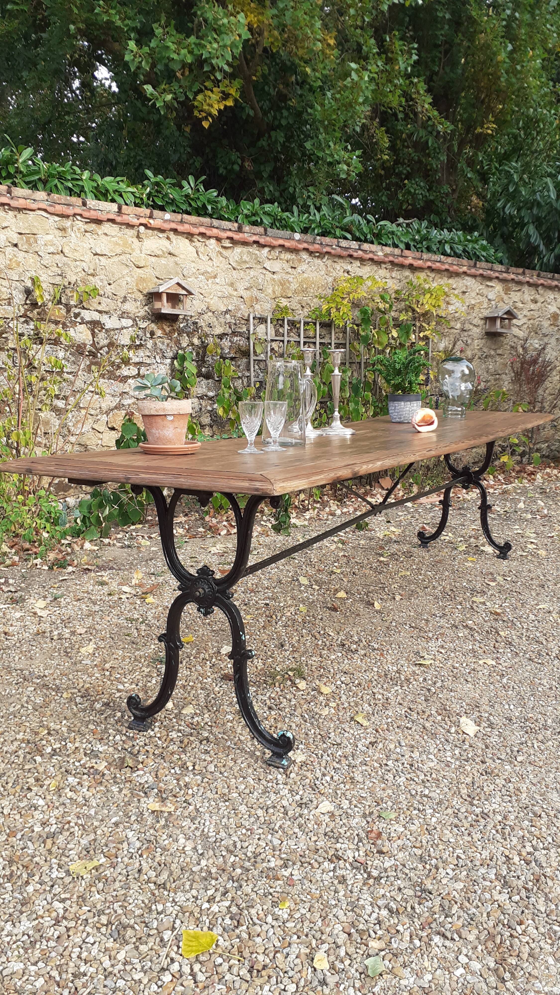 Very large bistro table 1900/1920