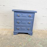 Small chest of drawers - 3 carved drawers