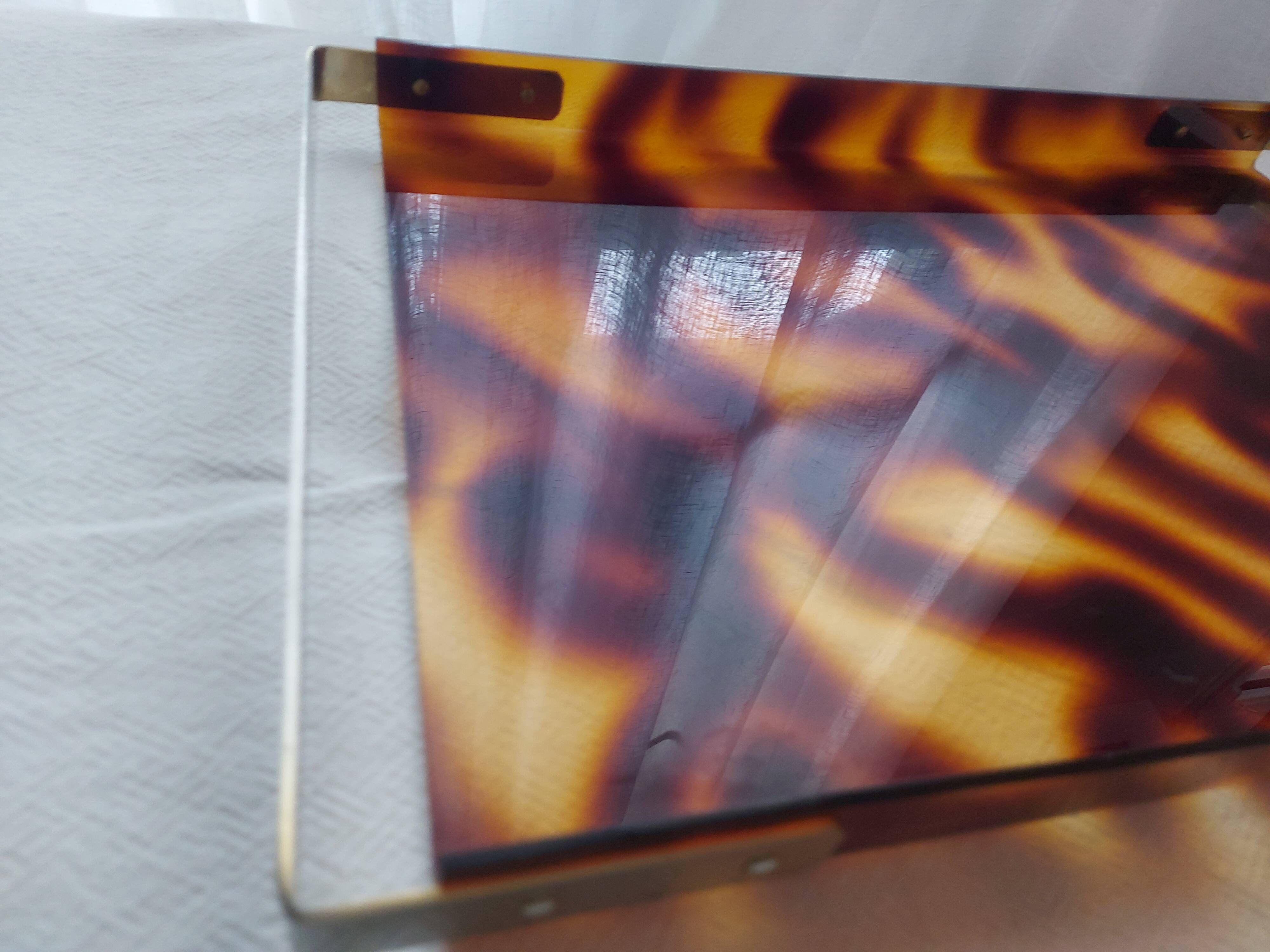 Large tortoiseshell effect serving tray