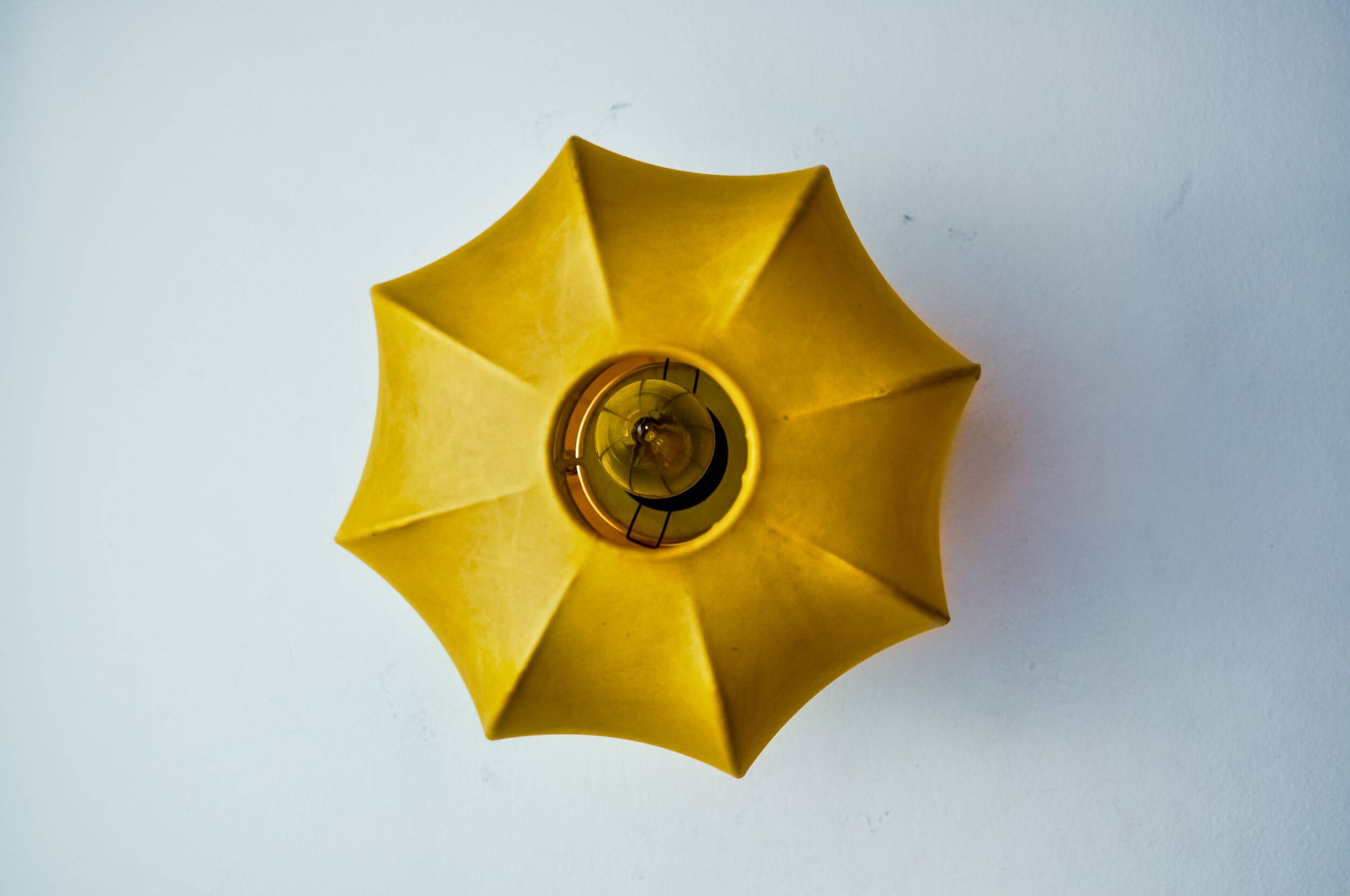 “Cocoon” wall lamp, resin and pine, Italy, 1970