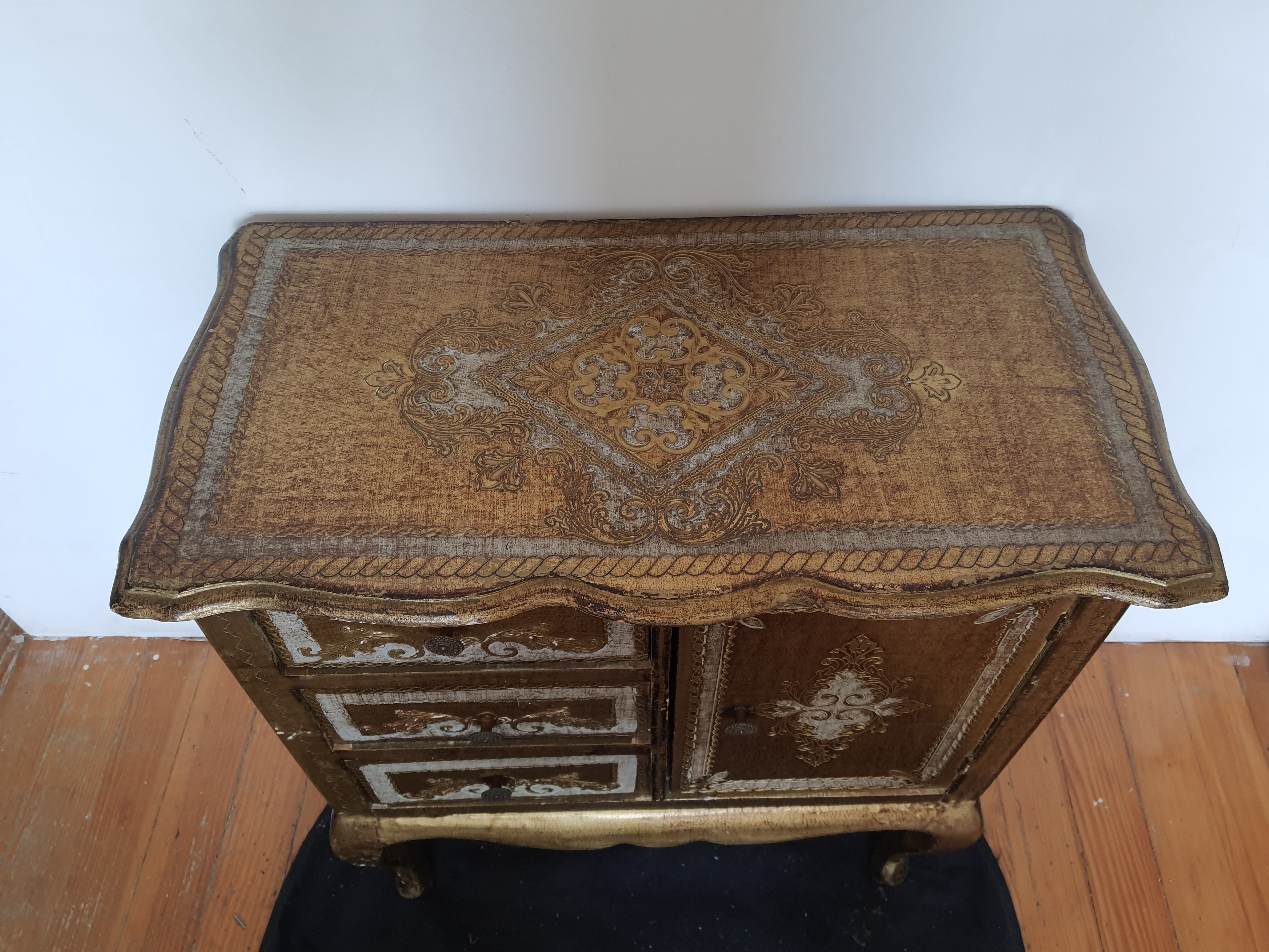 Florentine chest of drawers