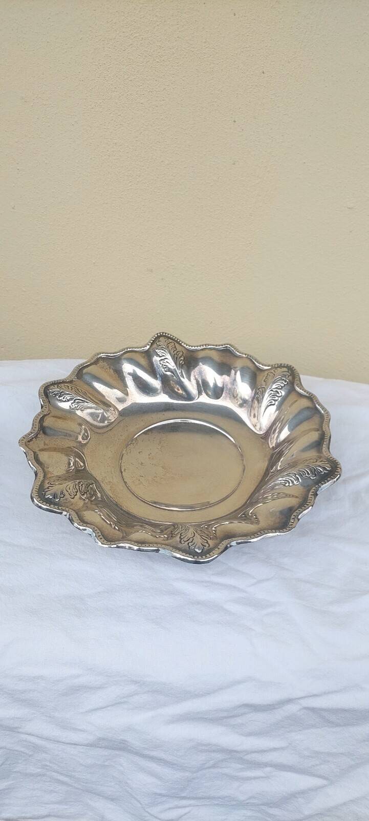 Italian Centrotavola in chiseled 800 silver hallmarked in very good condition