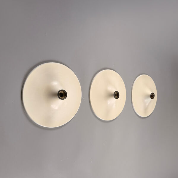 Ensemble de 3 appliques murales vintage en disque, 'Charlotte Perriand' pour 'Les Arcs', années 1970.
