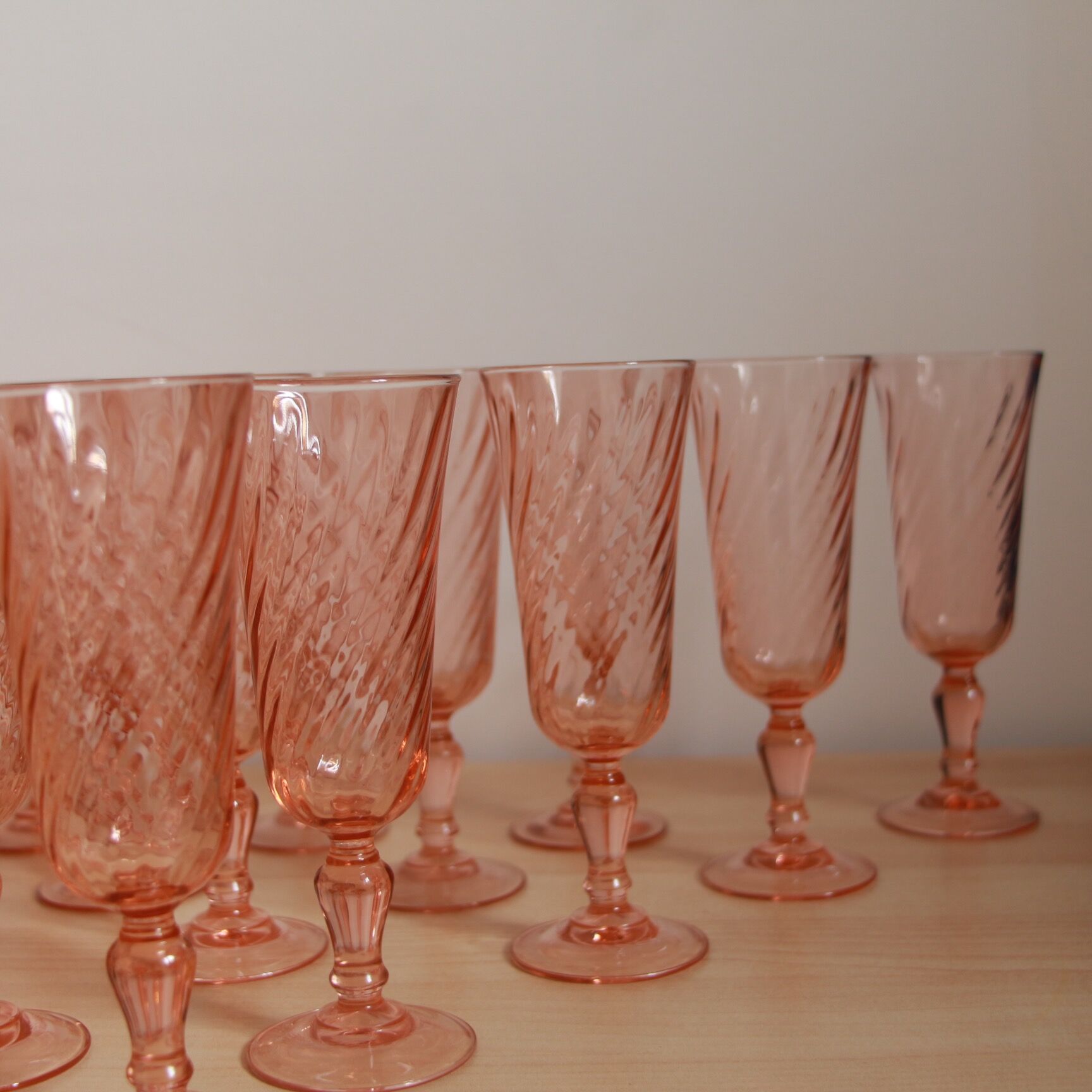 20 pink glass champagne flutes