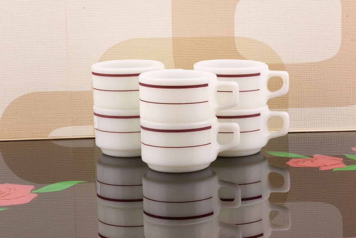 6 vintage Pyrex tableware cups USA - opaline glass with burgundy band - 1970s