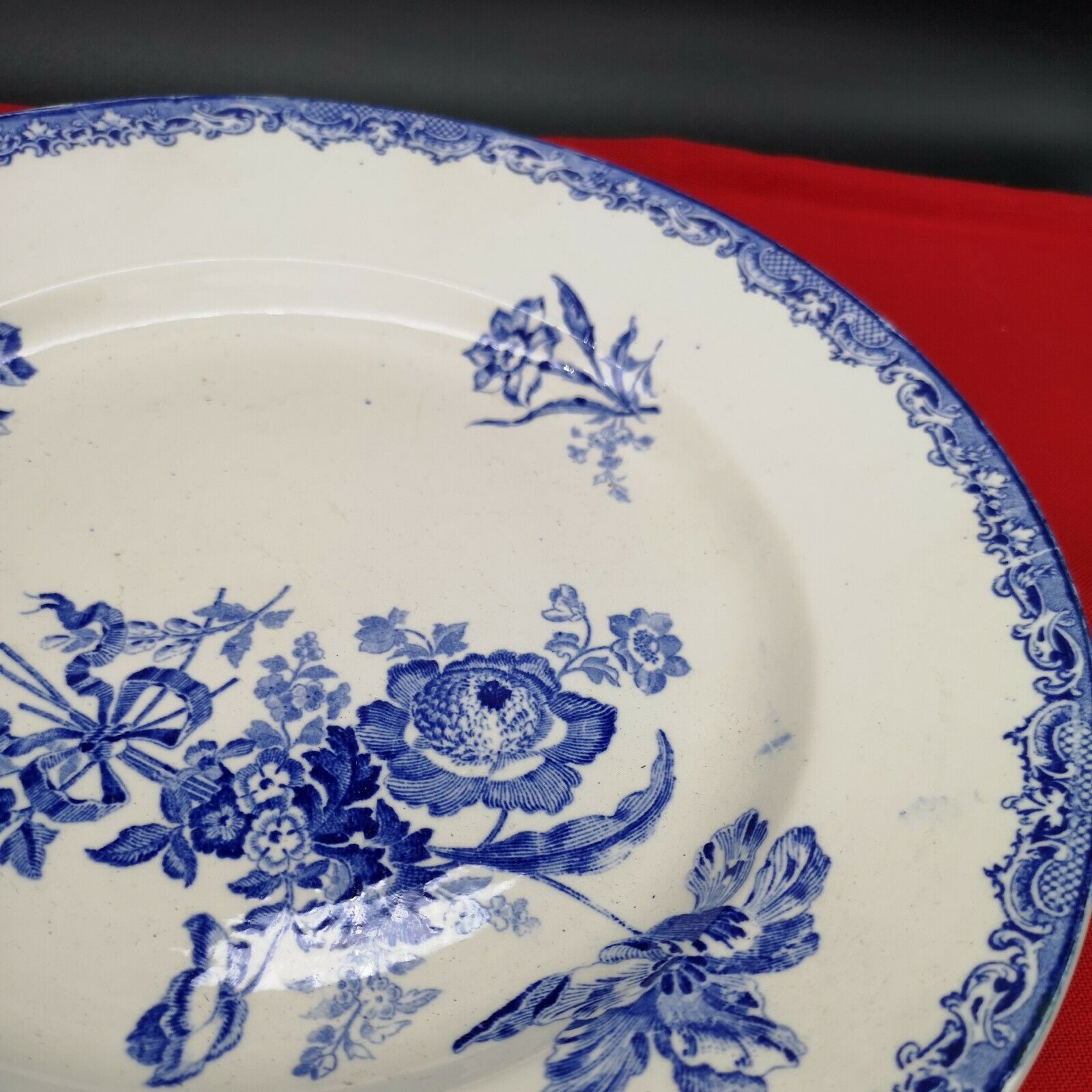 Round dish in Earthenware Sarreguemines model Fontanges