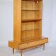 Vitrine en bois de cerisier des années 1960 et 1970, meuble design MCM