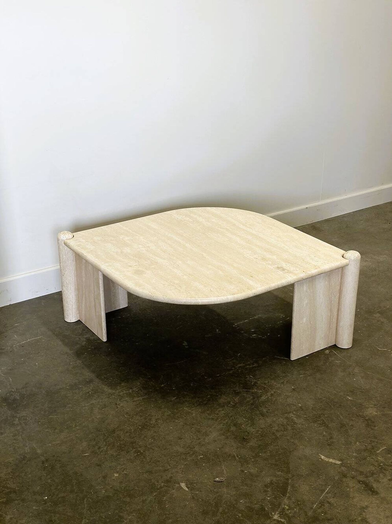 Vintage eye-shaped travertine marble coffee table, 1980s France