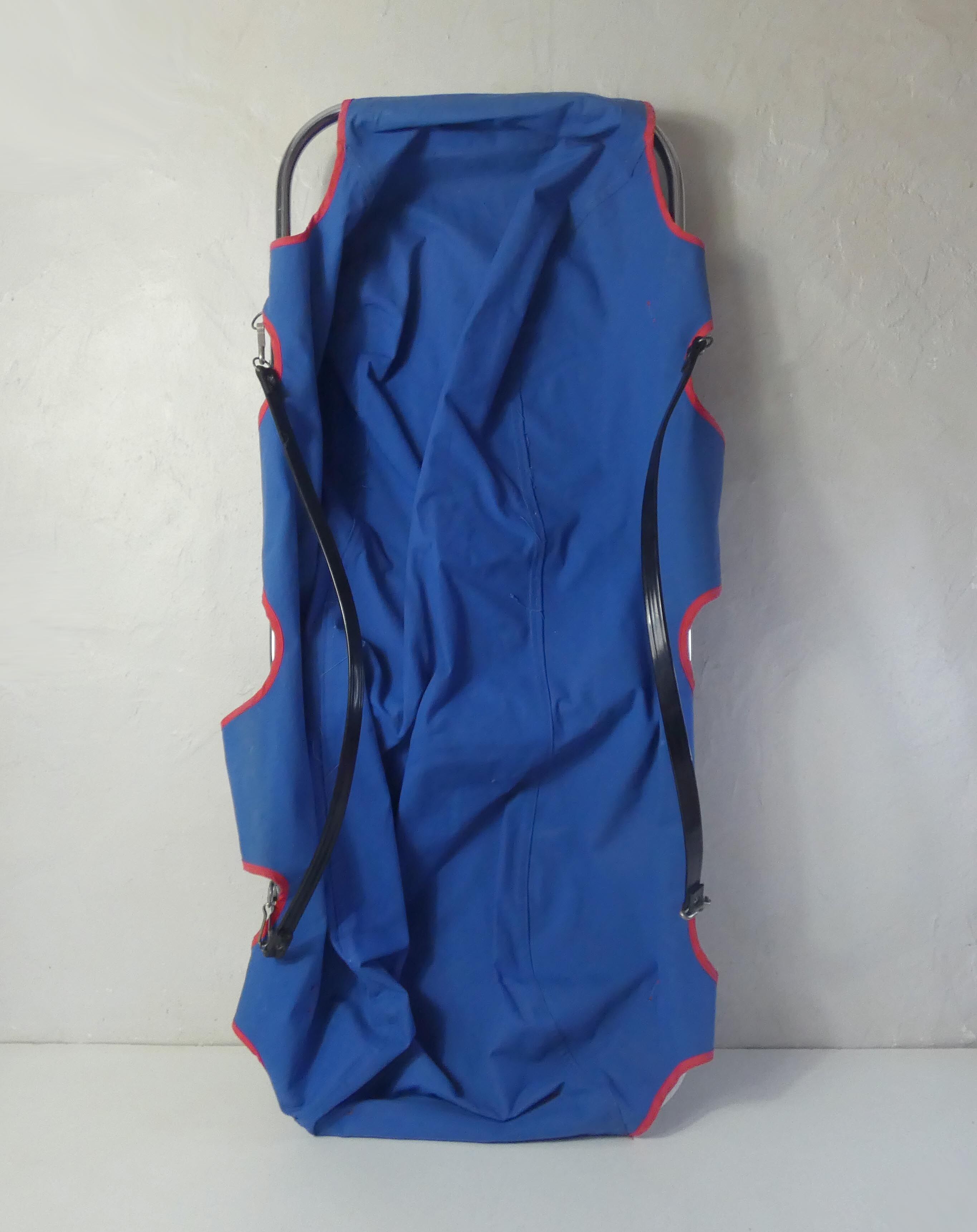 Folding travel cuffin