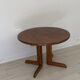 Extendable table for 4/6 people in pine.