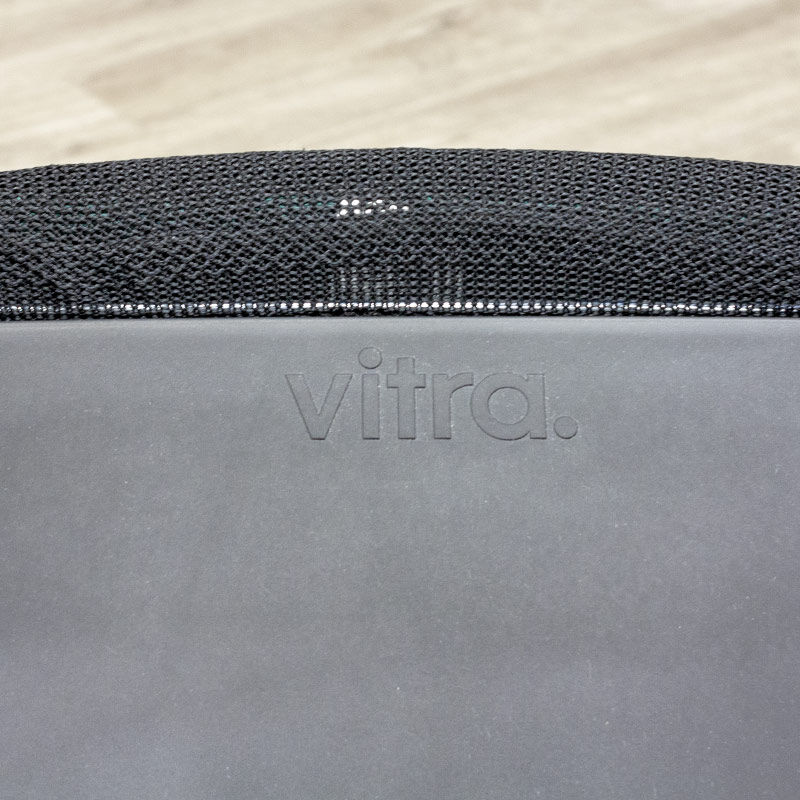 Vitra Medaslim visitor chair in red and black