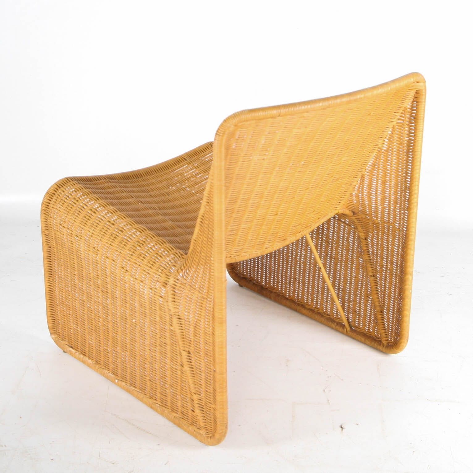 Wicker accent chair and its ottoman