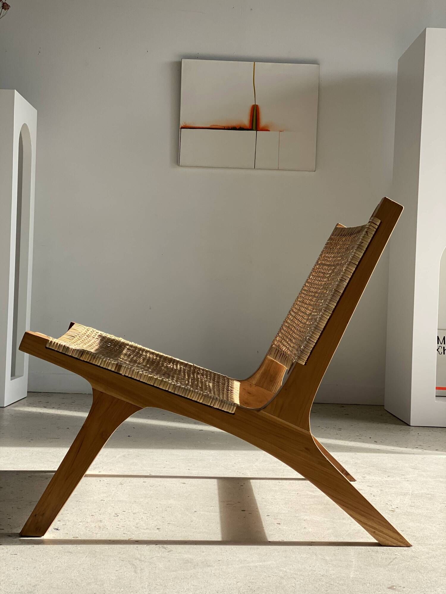 Reclining armchair in natural wood and woven rattan