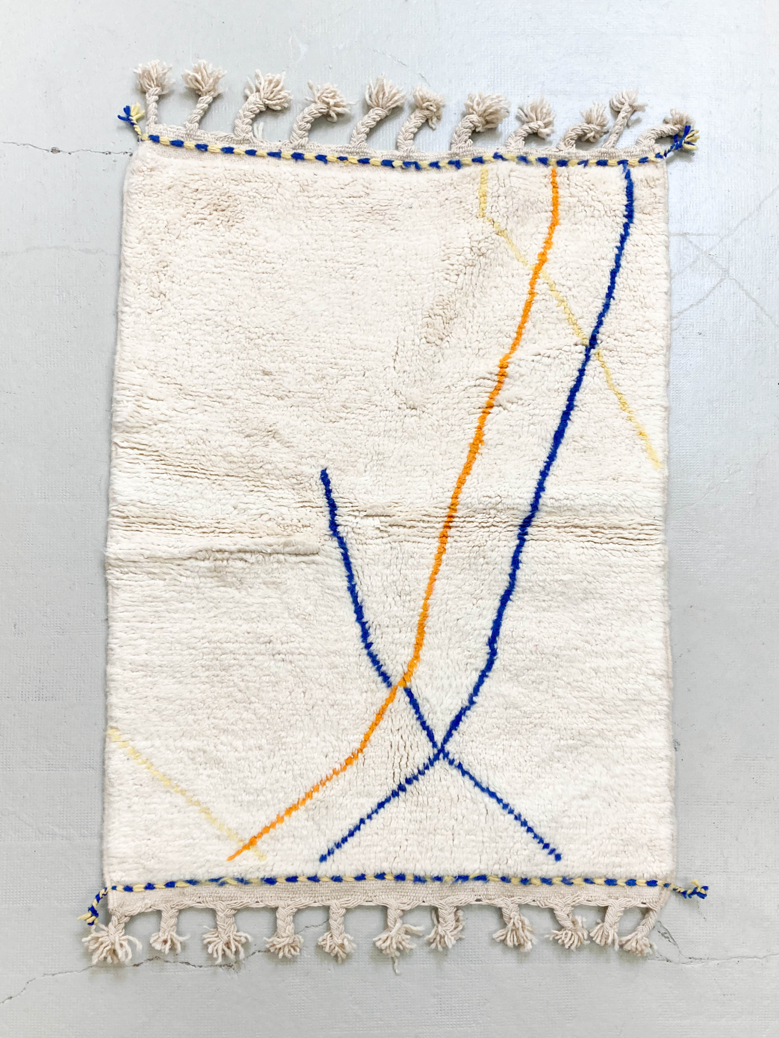 Moroccan Berber beni ouarain ecru rug with colored lines 145x98cm