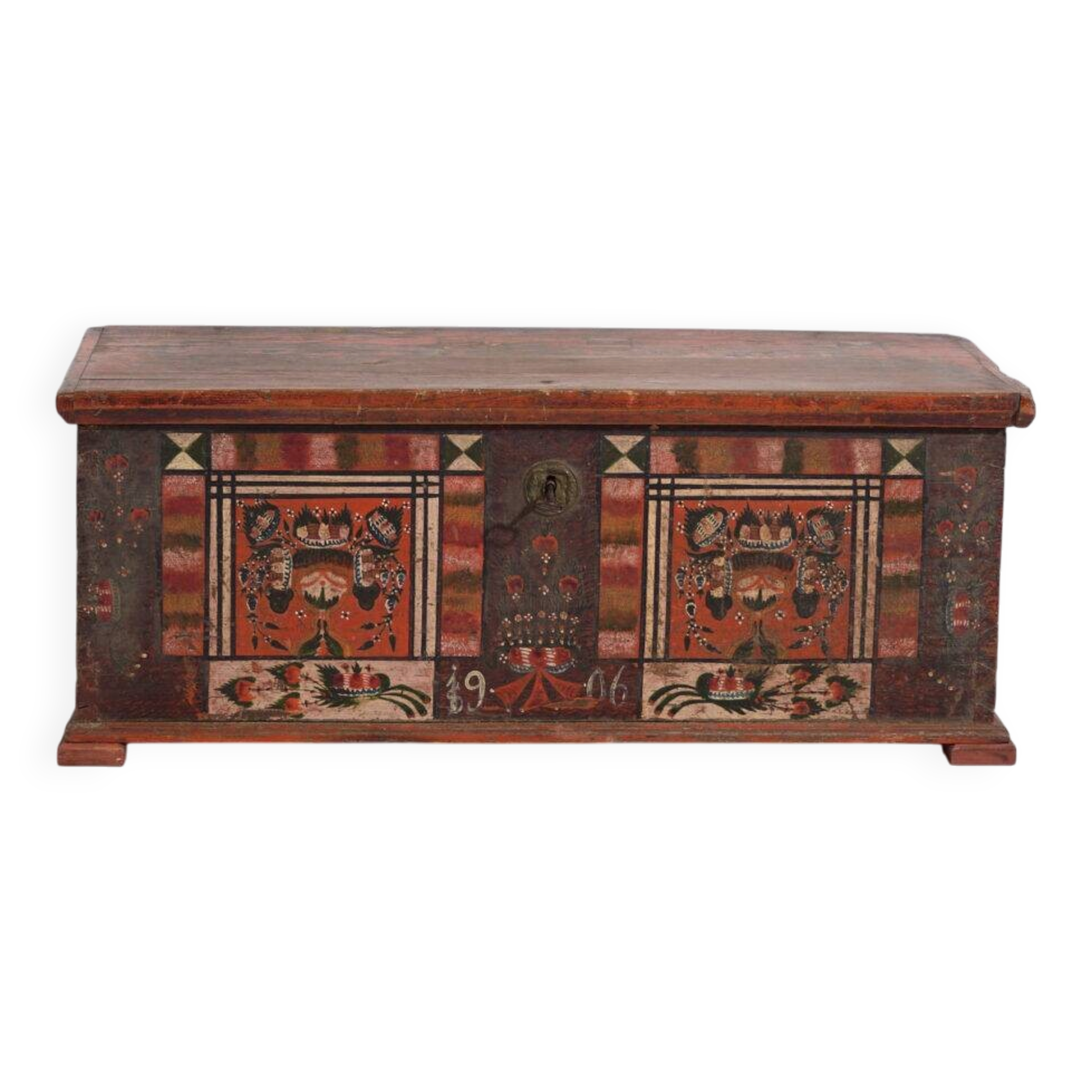 Coffre tyrolien en pin polychrome à panneaux géométriques – Tyrol, daté 1906