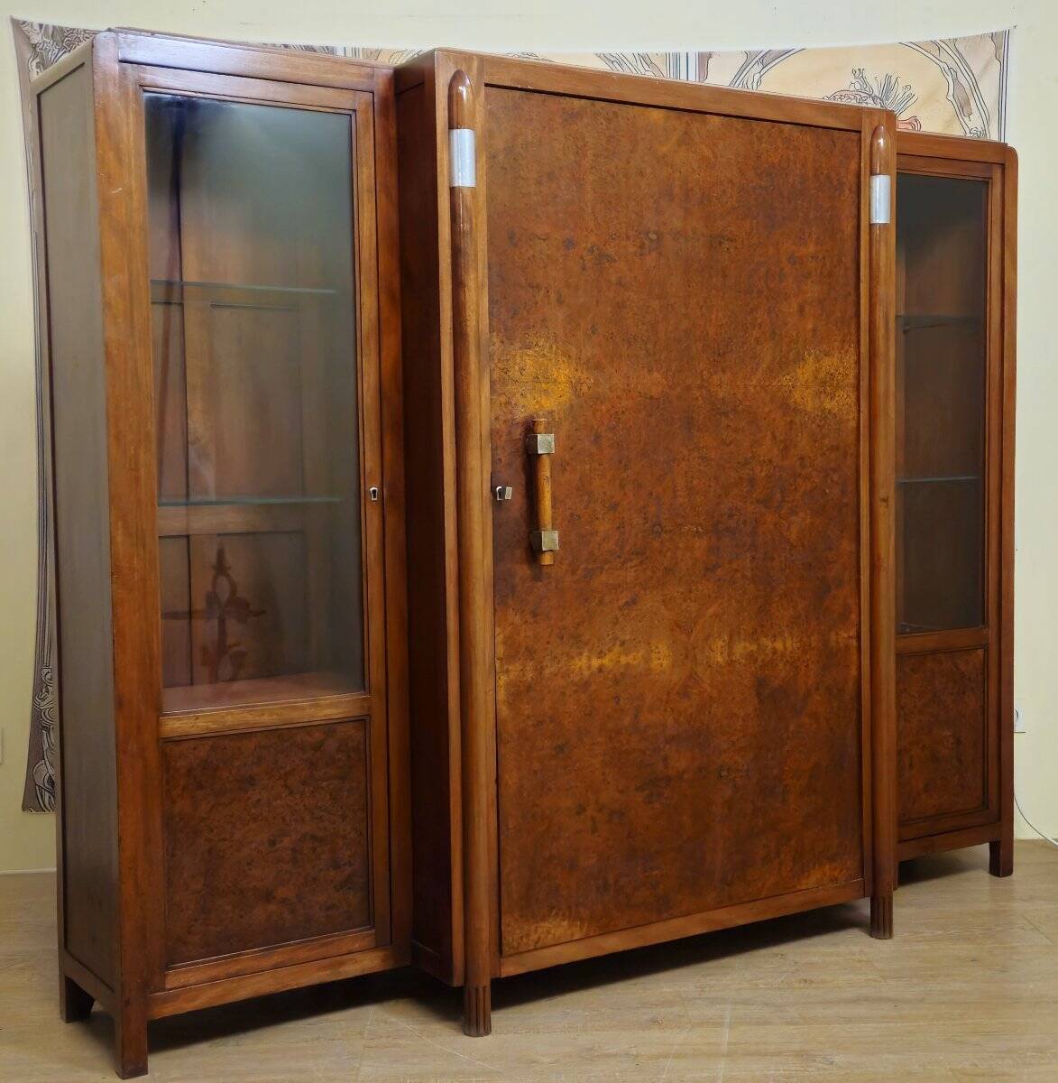 Important Art Deco library in amboyna and mahogany veneer.
