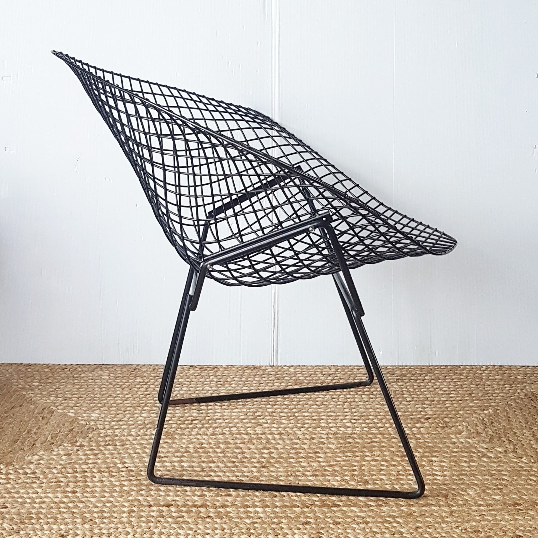 Diamond armchair by Harry Bertoia