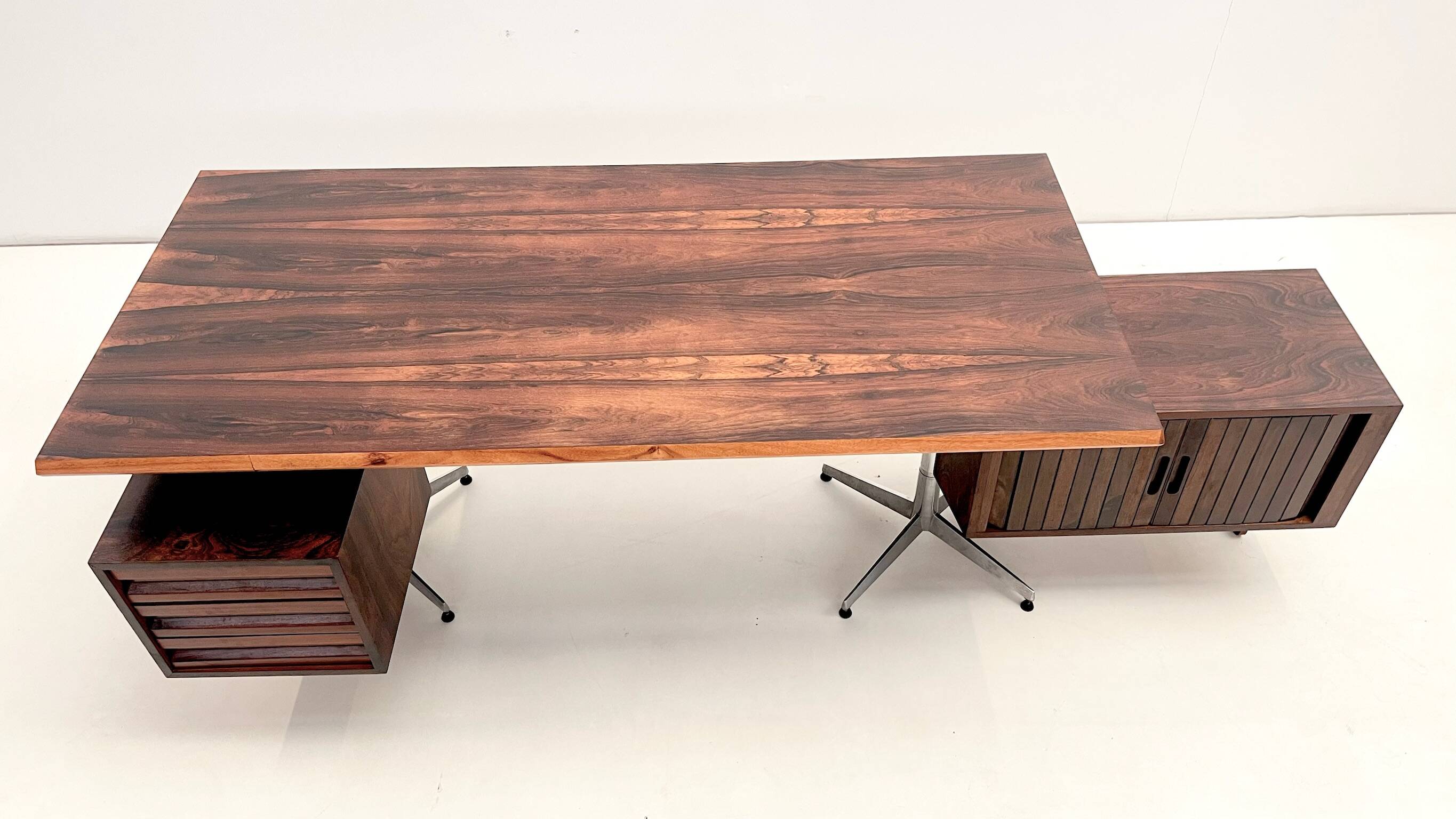 Early commissionned variant of a 'T95' Desk
