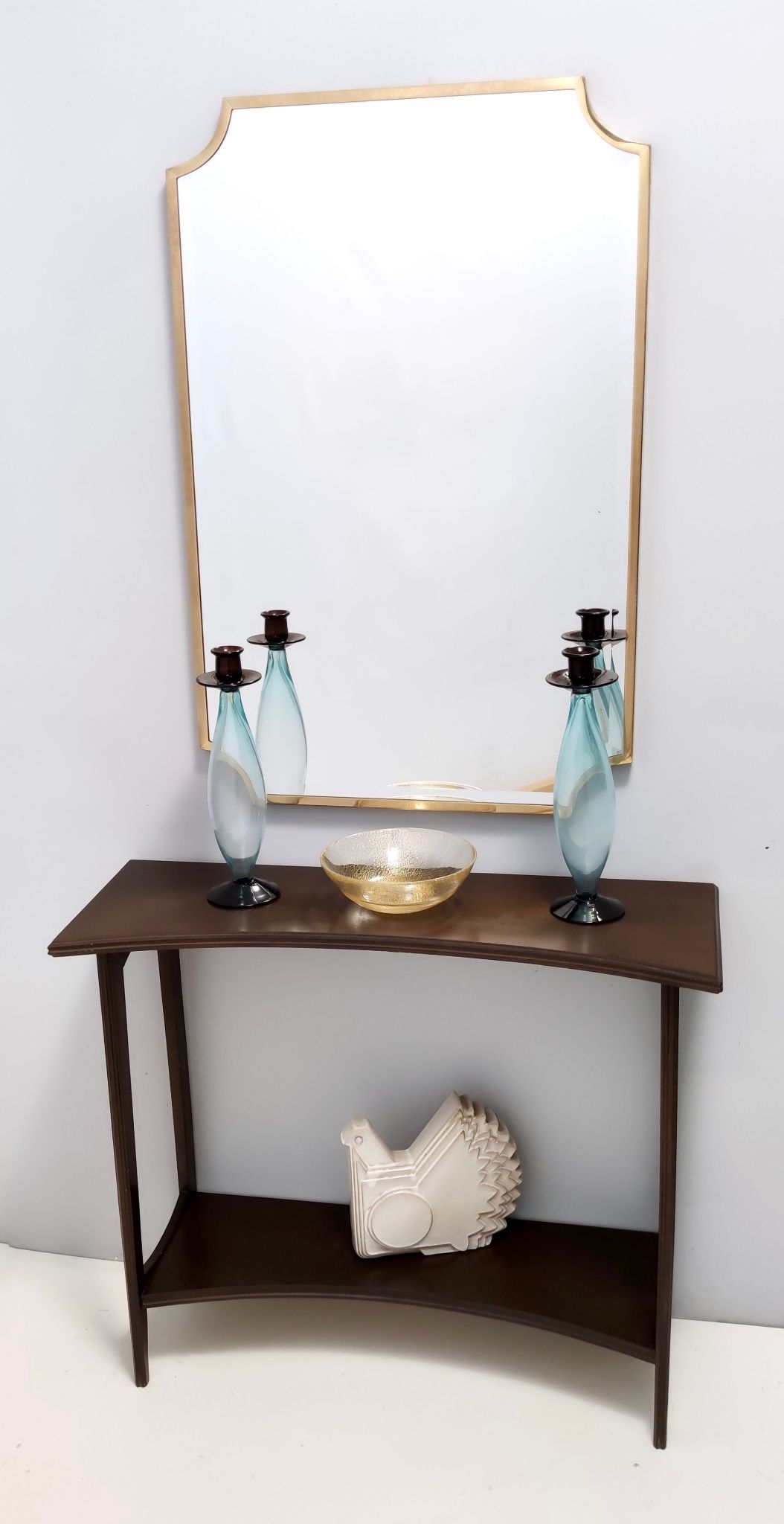Table console en hêtre ébénisé postmoderne avec une étagère inférieure, Italie