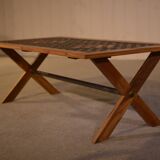 Ancienne table basse de mobilier urbain en chêne et fonte 1950's