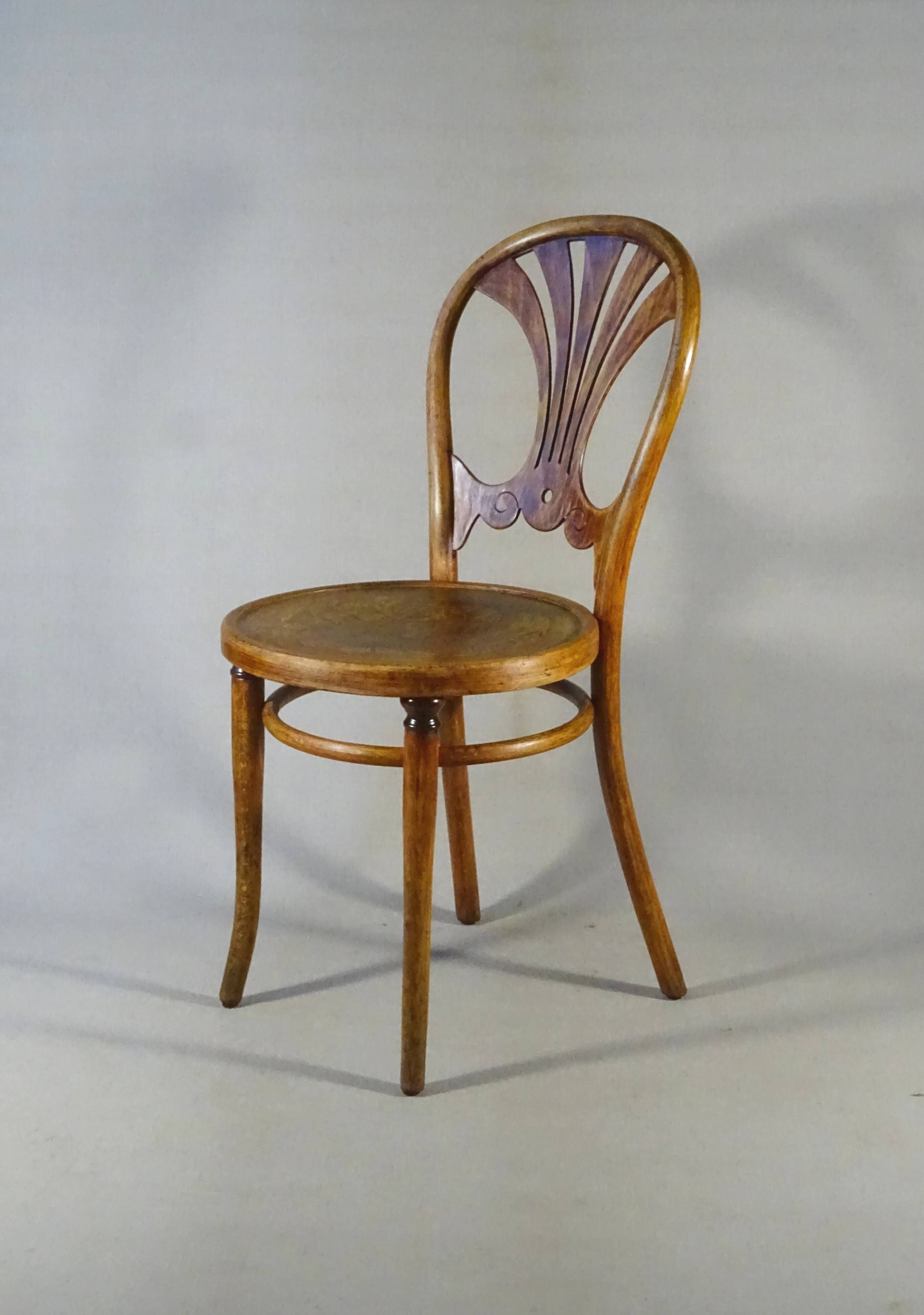 Two Thonet bistro chairs No. 322 from around 1910 - in perfect condition.