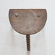 Tabouret tripode aux pieds tournés