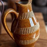 The sandstone pitcher "with pearls"