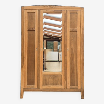 Armoire parisienne