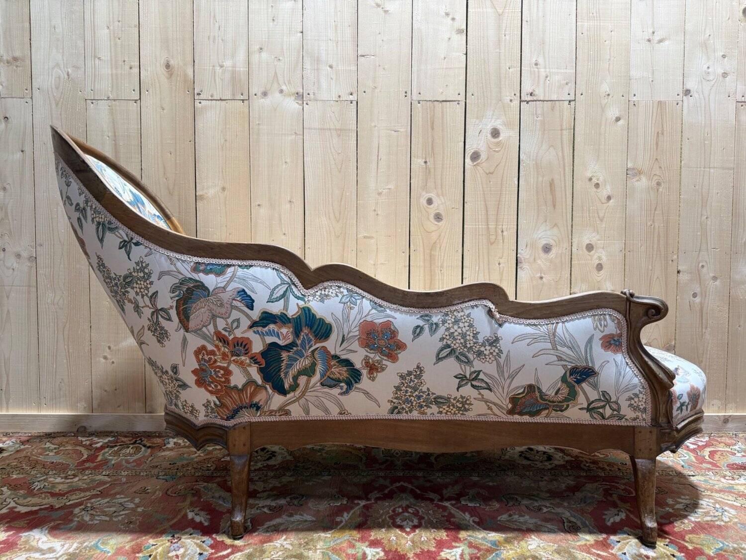 Louis Philippe meridian in carved walnut